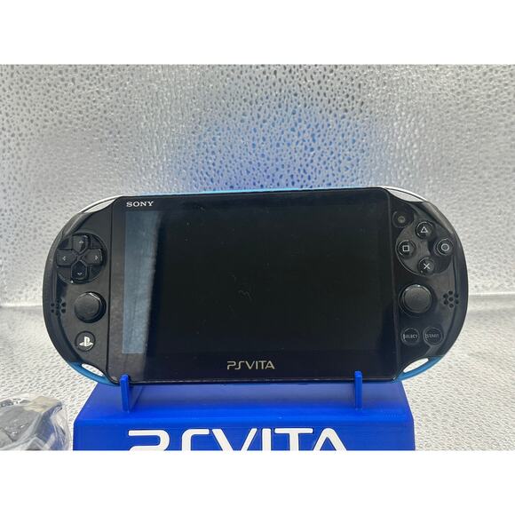 blue ps vita 2000 w/charger well protected - Picture 2 of 8